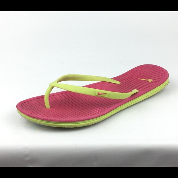womens pink nike flip flops